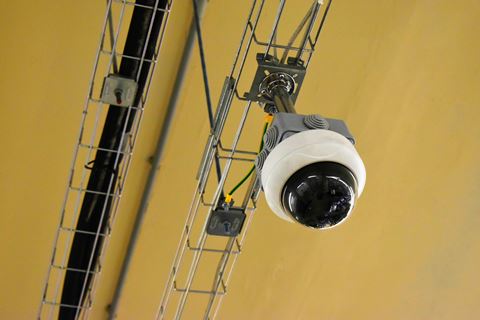 Utredaren ska kartlägga vilket rättsligt stöd som finns i dag och, utifrån denna kartläggning, lämna förslag som innebär utökade rättsliga möjligheter att bedriva kamerabevakning. Utredaren ska kartlägga vilket rättsligt stöd som finns i dag och, utifrån denna kartläggning, lämna förslag som innebär utökade rättsliga möjligheter att bedriva kamerabevakning.