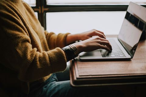 Enligt uppgifter från Bleeping Computer har CISA sedan år 2021 utfärdat varningar för totalt elva olika sårbarheter i Microsoft Sharepoint som har exploaterats aktivt av kriminella aktörer. Enligt uppgifter från Bleeping Computer har CISA sedan år 2021 utfärdat varningar för totalt elva olika sårbarheter i Microsoft Sharepoint som har exploaterats aktivt av kriminella aktörer.